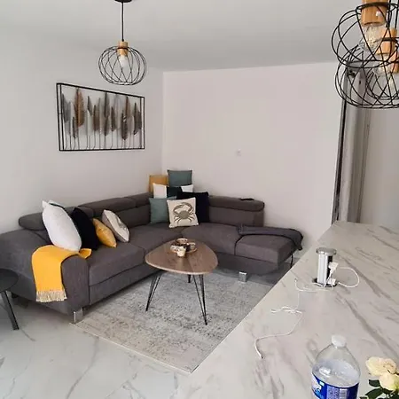 Apartament En Exclusivite T3 A 2 Pas Des Plages De St Raphael *