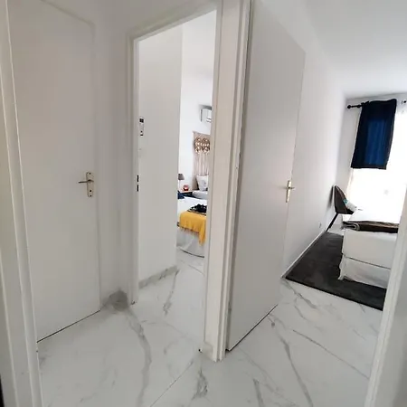 Apartament En Exclusivite T3 A 2 Pas Des Plages De St Raphael *